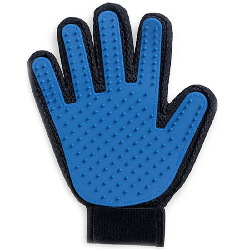 Pet grooming gloves demonstrating easy hair removal and cleaning
